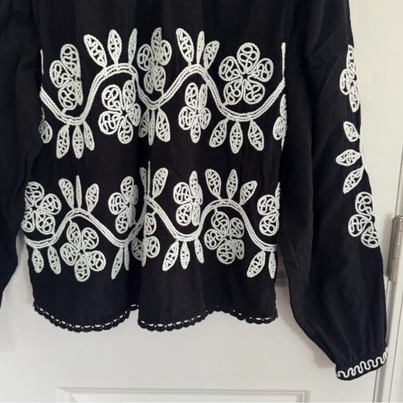 Jennifer & Grace Embroidered Blouse - Picture 3 of 13